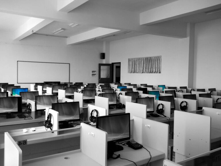 Reduce Office Worker Eyestrain with LED Bias Lighting