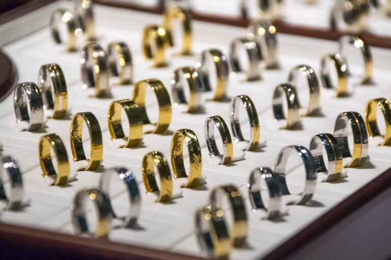 Retail Lighting: Why You Should Choose LEDs for Jewelry Display
