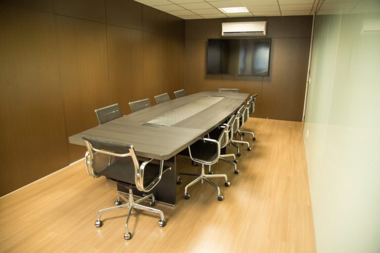 Indoor Fluorescent Lighting: A Long-Term Eye Health Risk?