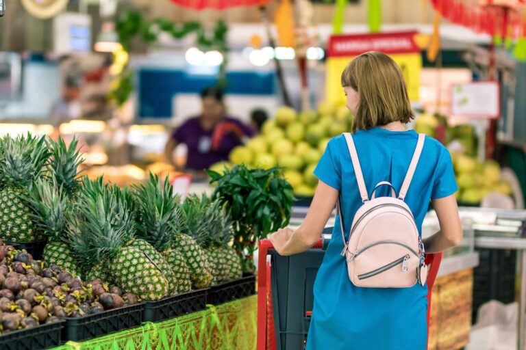 3 Ways to Improve Customer Experience in a Grocery Store with LEDs